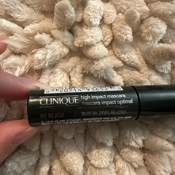 New Clinique High Impact Mascara Travel Size Black - Picture 2 of 6